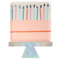 Piatti di carta a forma di torta di compleanno