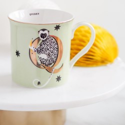 Tazza mug in porcellana con iniziale Q - Quirky | Yvonne Ellen 2