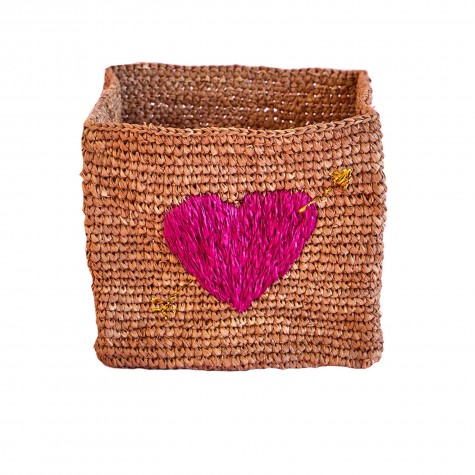 Cesto in rafia grande con cuore fucsia