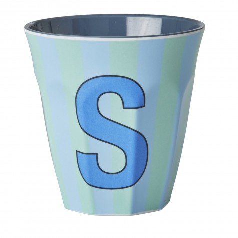 Bicchiere medio in melamina a righe con lettera S