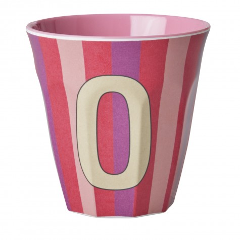 Bicchiere medio in melamina a righe con lettera O