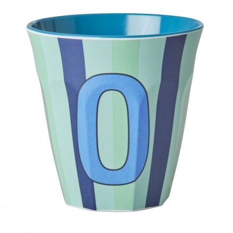 Bicchiere medio in melamina a righe con lettera O