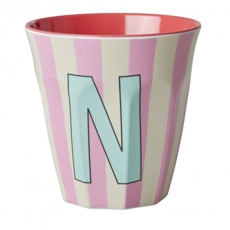 Bicchiere medio in melamina a righe con lettera N