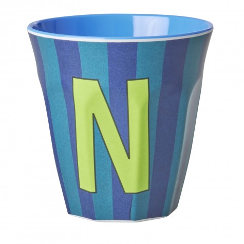 Bicchiere medio in melamina a righe con lettera N