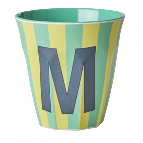 Bicchiere medio in melamina a righe con lettera M