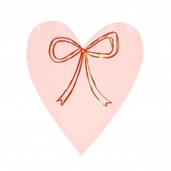 Piatti di carta a forma di cuore con fiocco disegnato 2