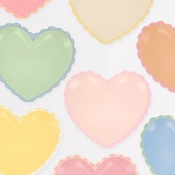 Piatti di carta a forma di cuore in colori pastello assortiti 2
