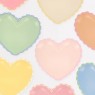 Piatti di carta a forma di cuore in colori pastello assortiti