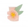 Bicchieri di carta con fiore in rilievo