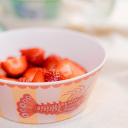 Tazza da colazione in melamina a righe con aragosta | Yvonne 2