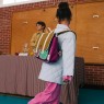 Cartella in tessuto riciclato fucsia con tasche anteriori
