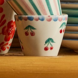 Tazzina da espresso in ceramica con ciliegie dipinte a mano 2