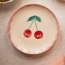 Piattino da dessert in ceramica con ciliegie dipinte a mano