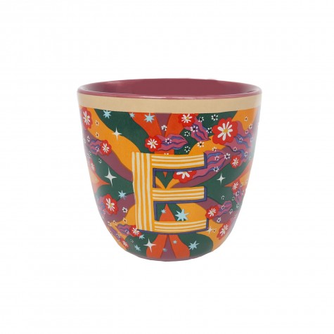 Bicchiere in ceramica con iniziale E