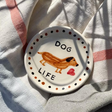 Piattino in ceramica bianca con bassotto