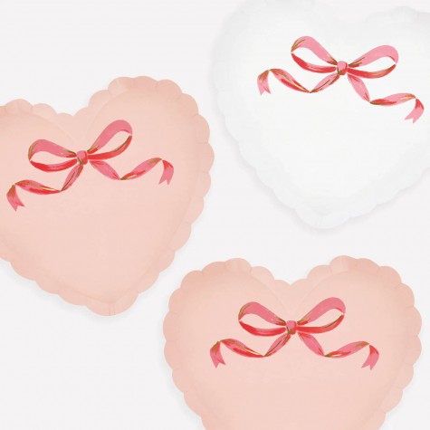Piattini di carta a forma di cuore con fiocco | Gallinasmilza