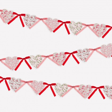 Festone di San Valentino con cuori floreali Liberty |