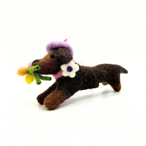 Decorazione in feltro a forma di bassotto con fiori |