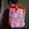 Zainetto bimbo in plastica riciclata a righe rosa e gialle |