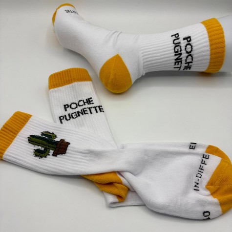 Calzini bianchi con scritta “Poche Pugnette” | Gallinasmilza