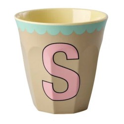 Bicchiere medio beige con lettera S | Gallinasmilza