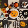 Piatti di carta di Halloween a forma di gatto nero |