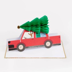 Biglietto di auguri renna in auto con albero di Natale |